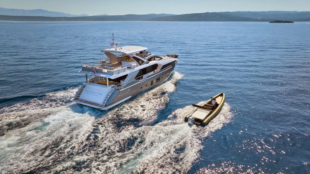 Yacht exterior image