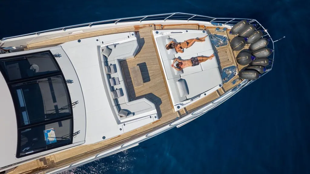 Yacht exterior image
