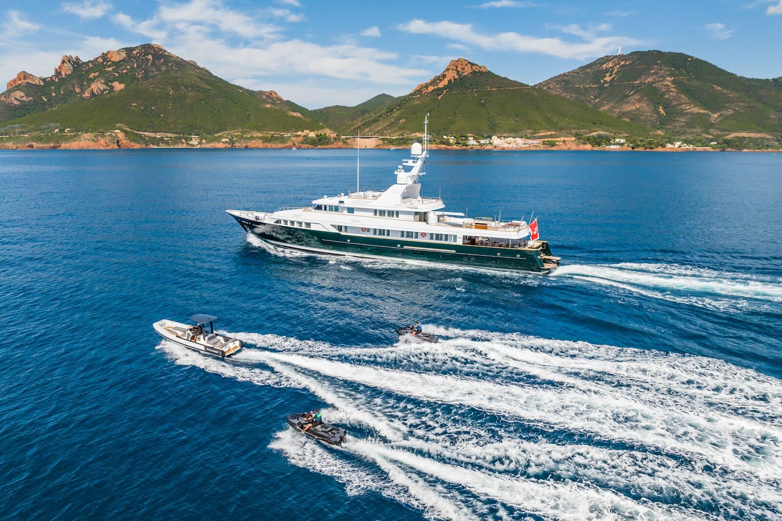 Mega yacht Emerald