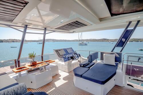 Yacht exterior image