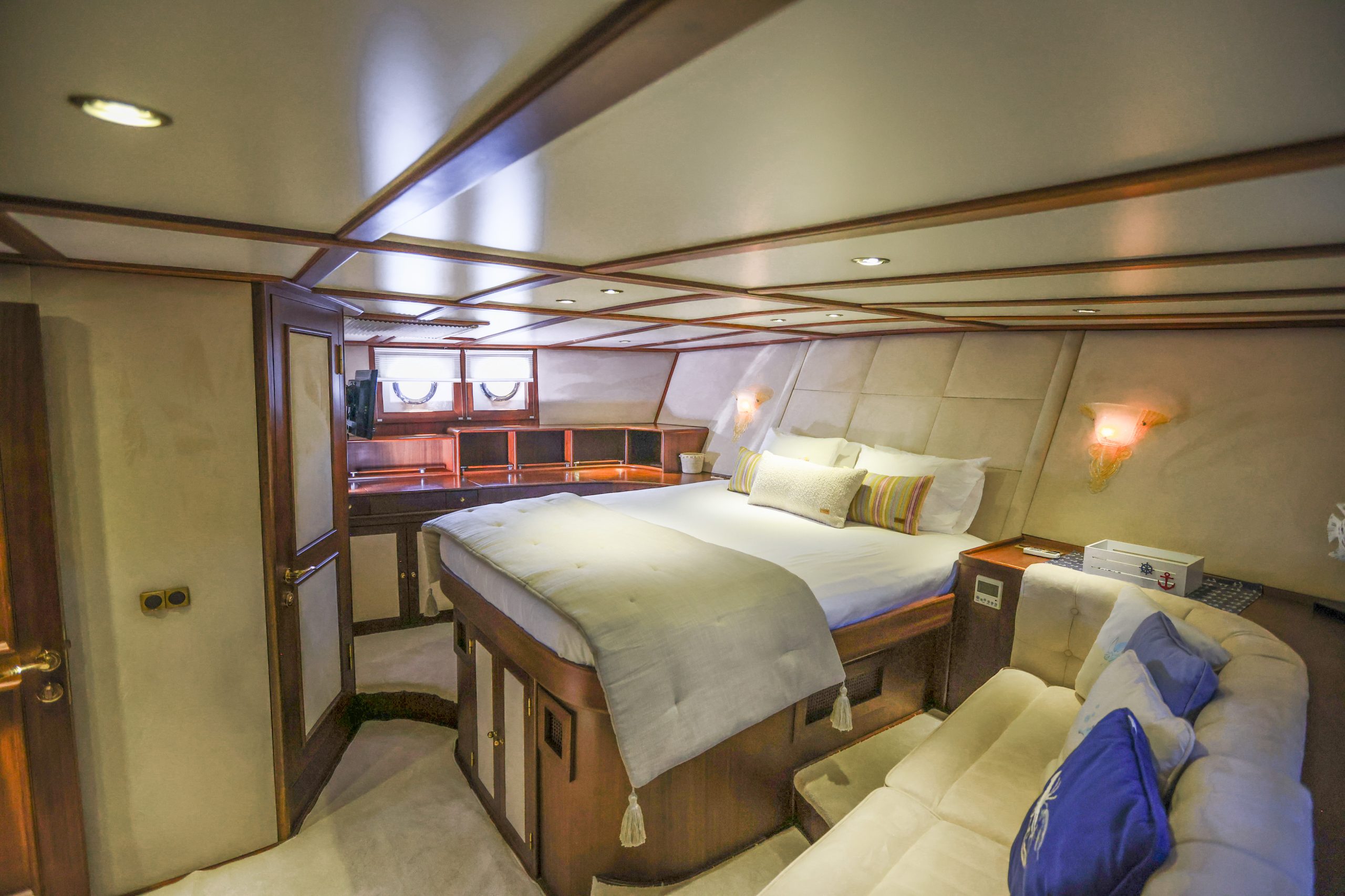 Yacht interior image