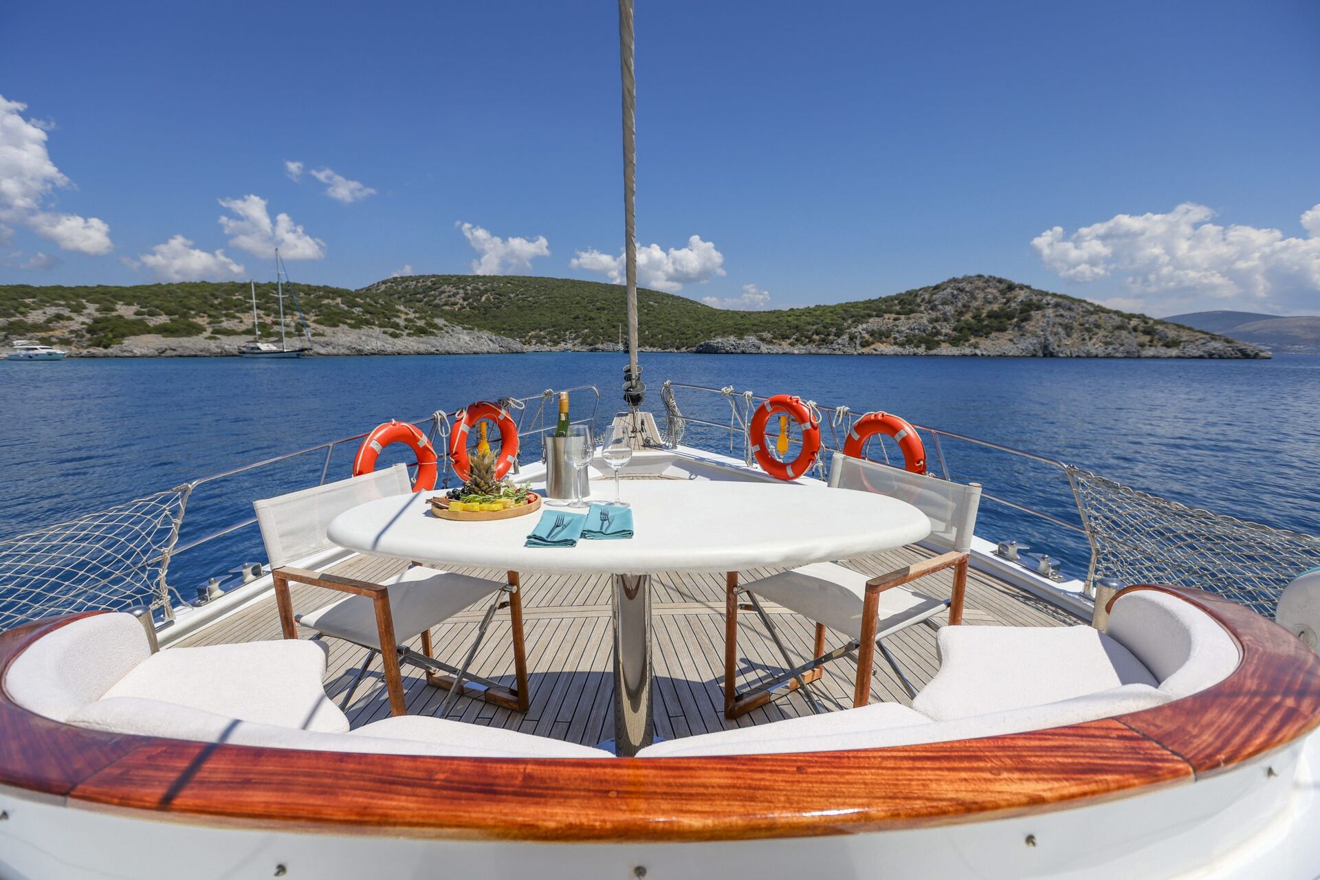 Yacht exterior image