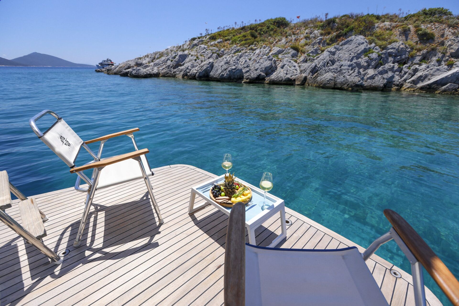 Yacht exterior image