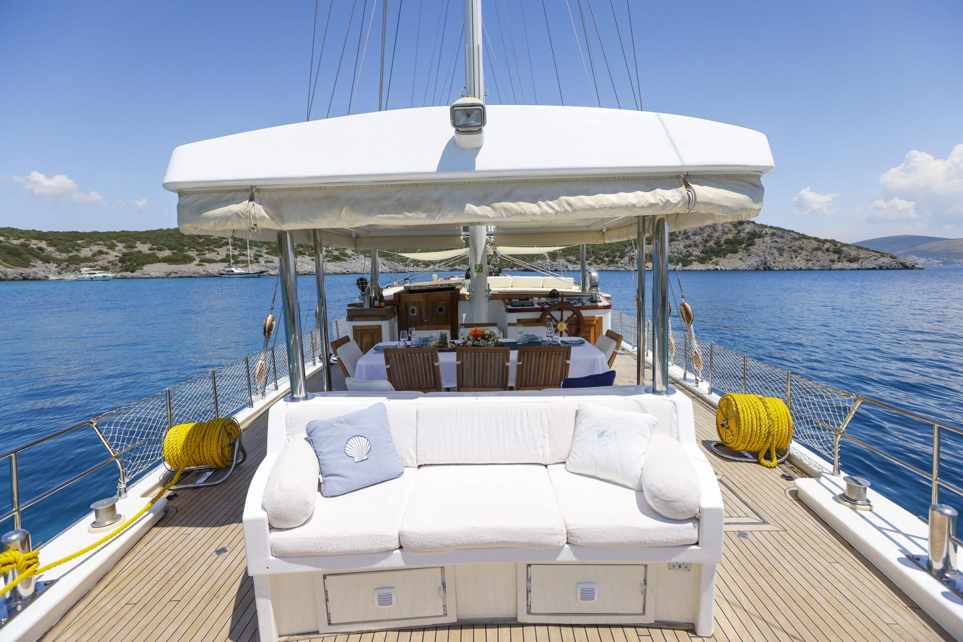 Yacht exterior image