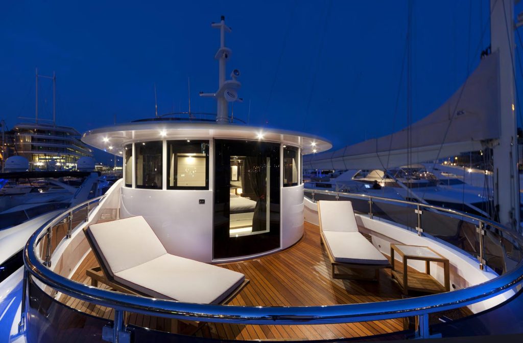 Yacht exterior image