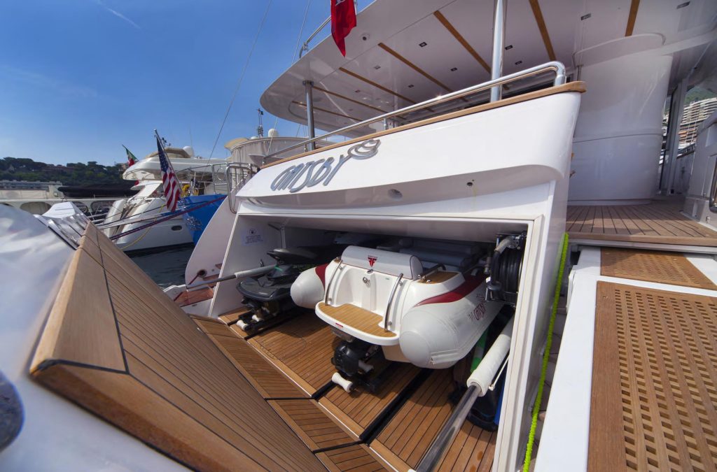 Yacht exterior image