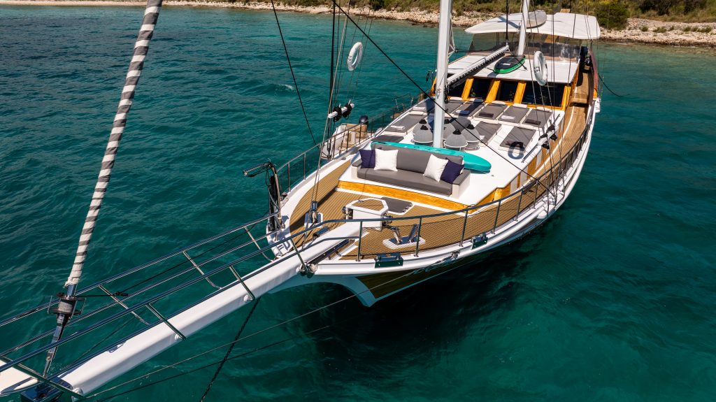 Yacht exterior image