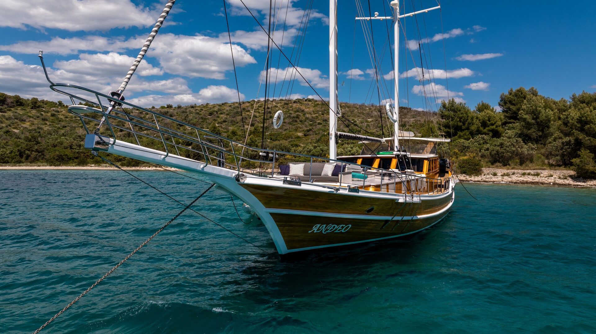 Yacht exterior image