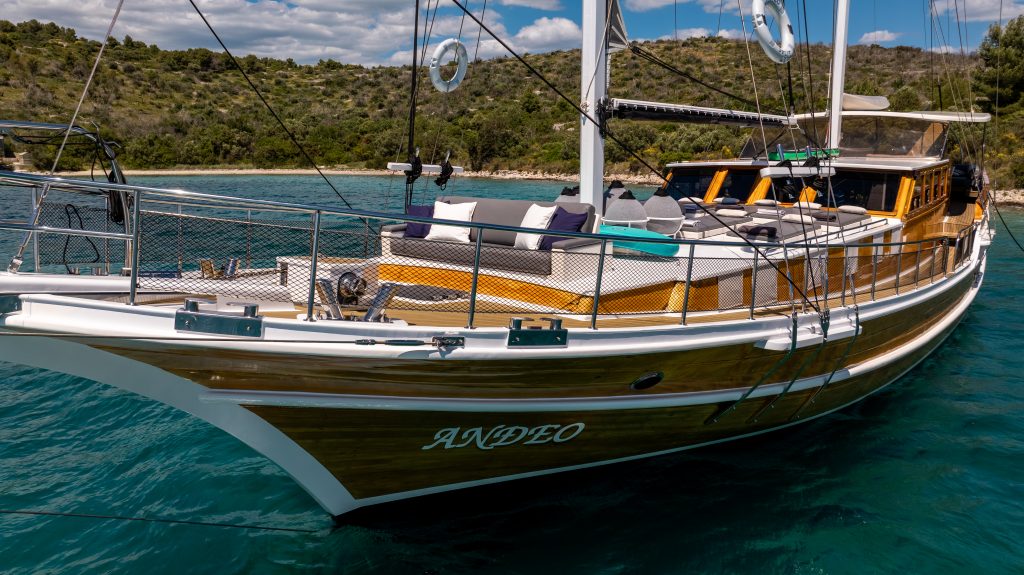 Yacht exterior image