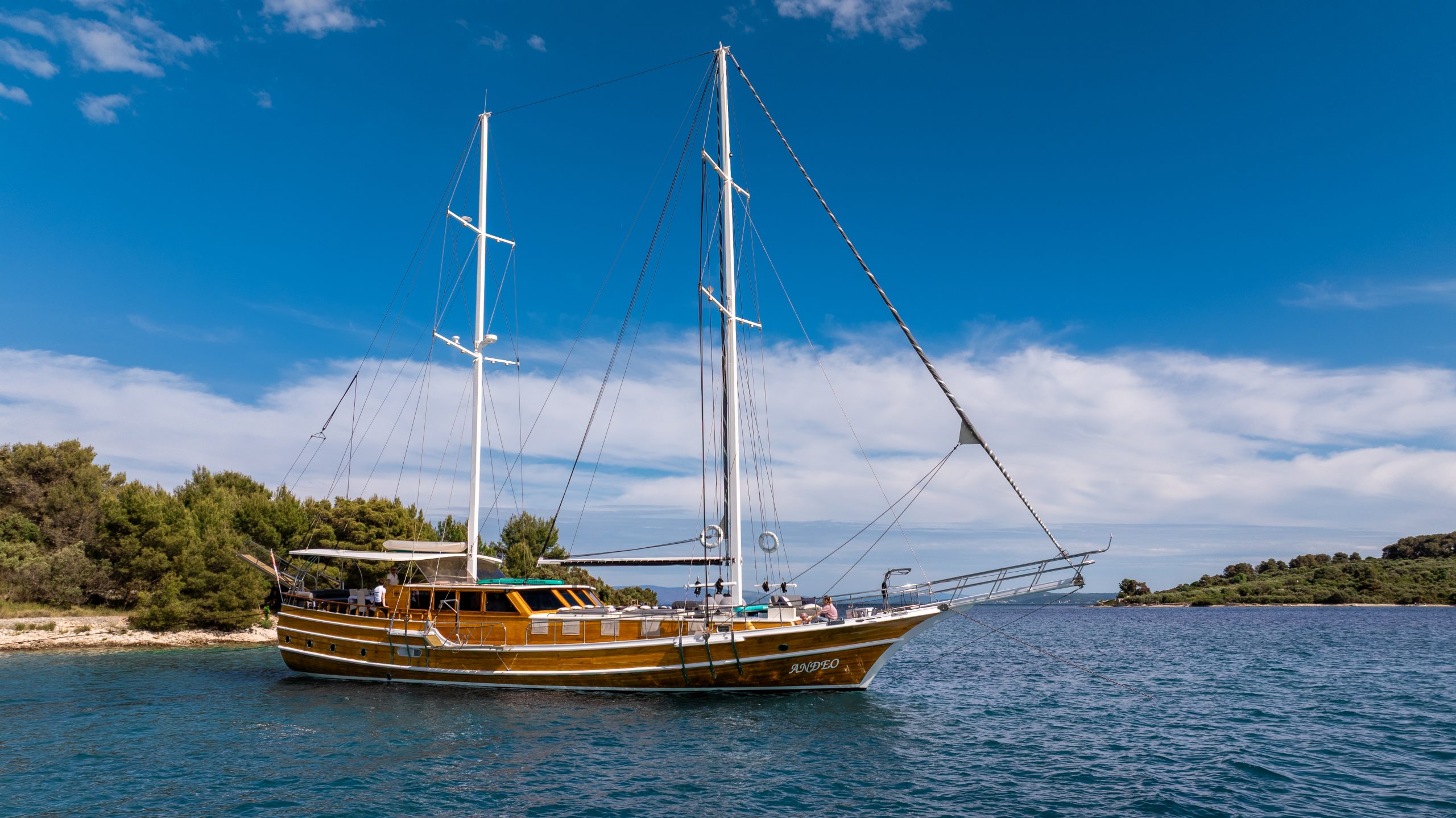 Yacht exterior image