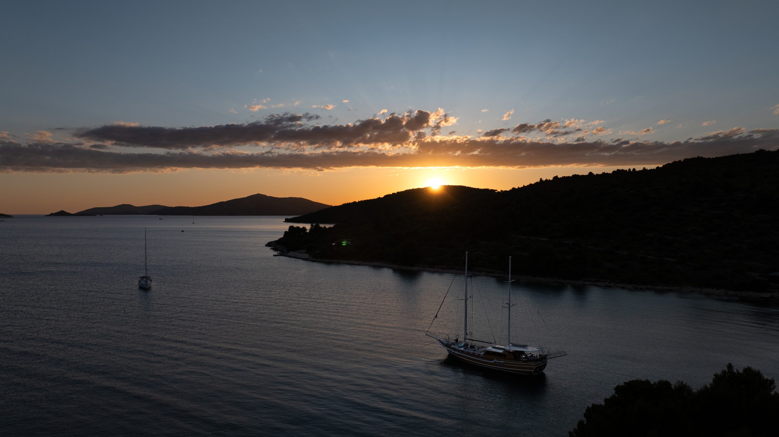 Yacht exterior image