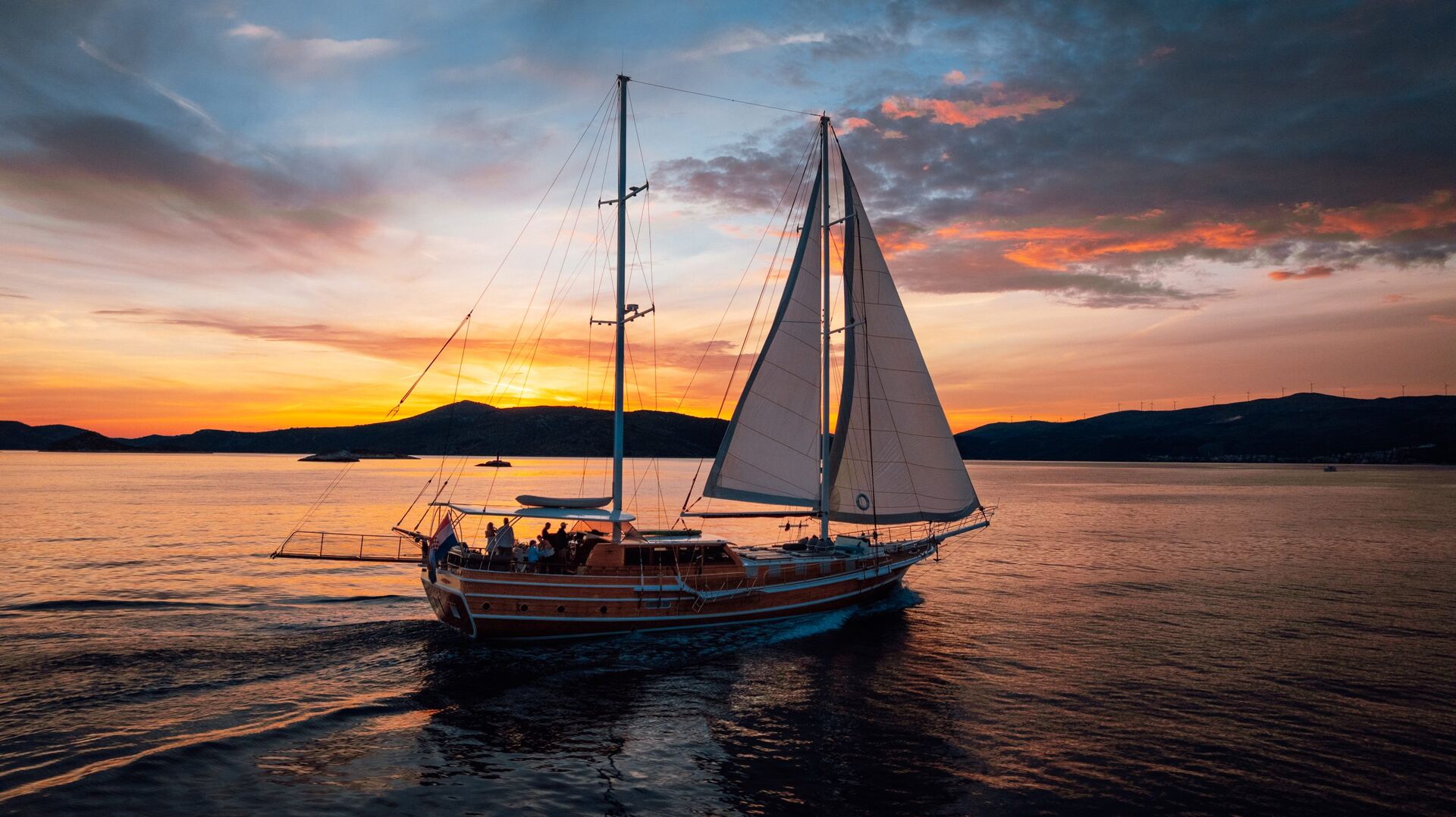 Yacht exterior image