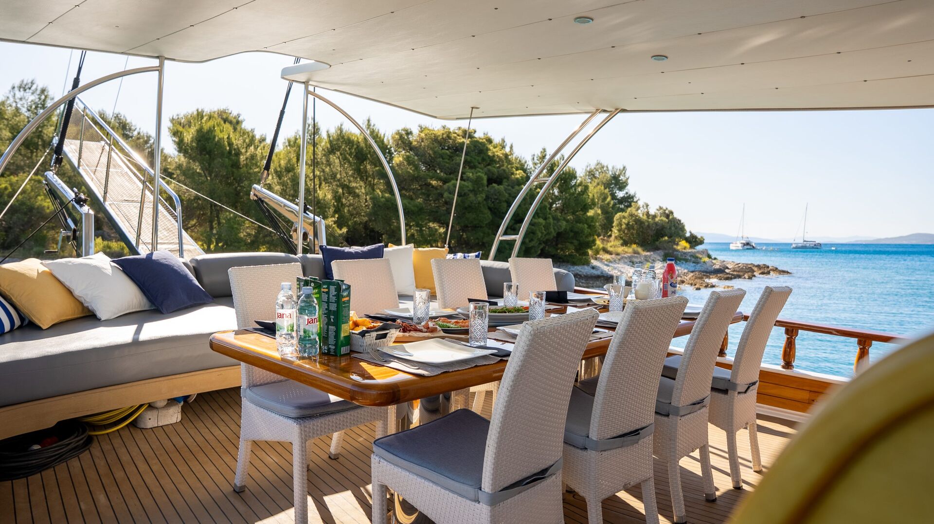 Yacht exterior image