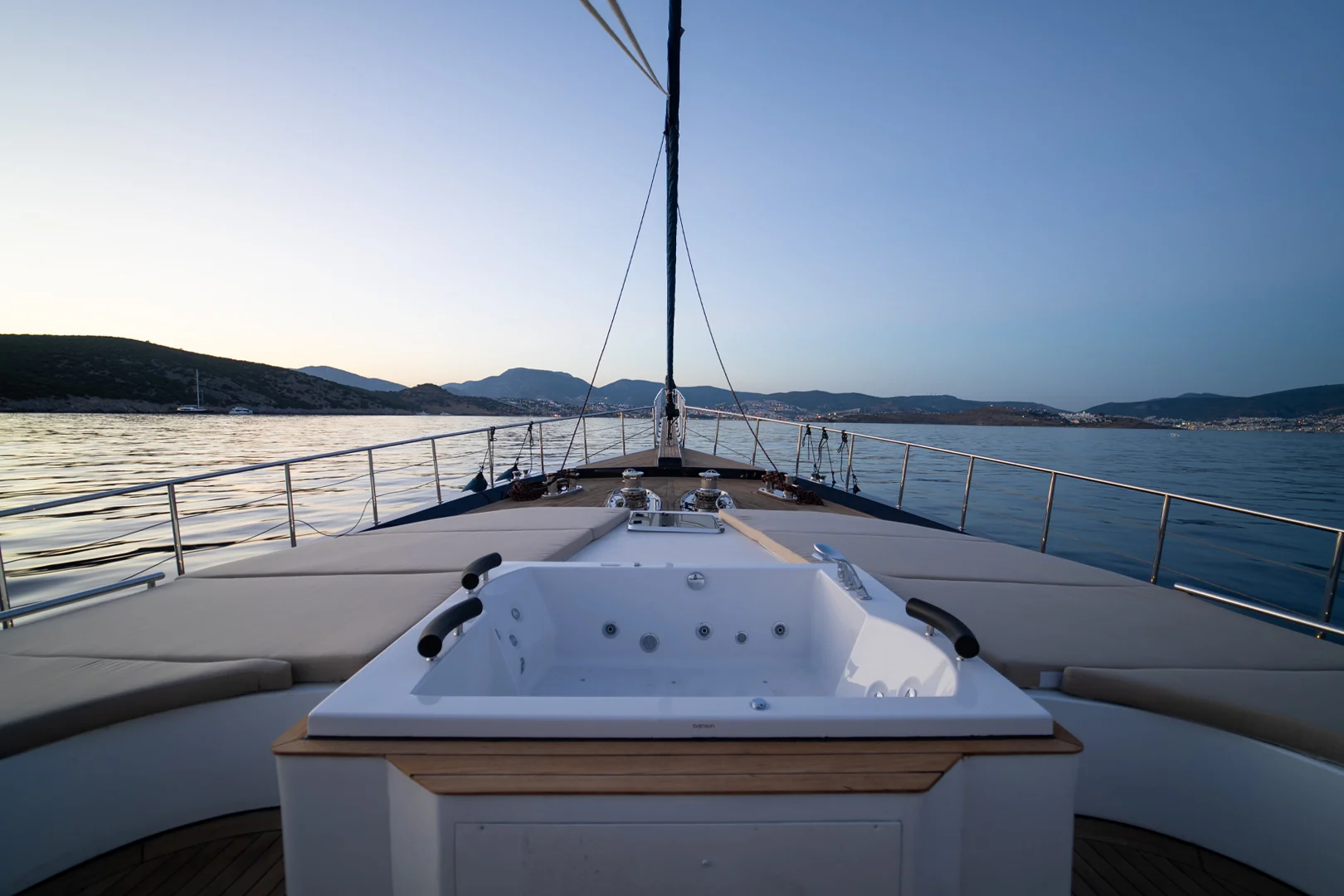 Yacht exterior image
