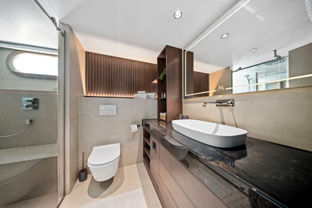 ANIMA MARIS Master stateroom en suite - Lower deck Aft