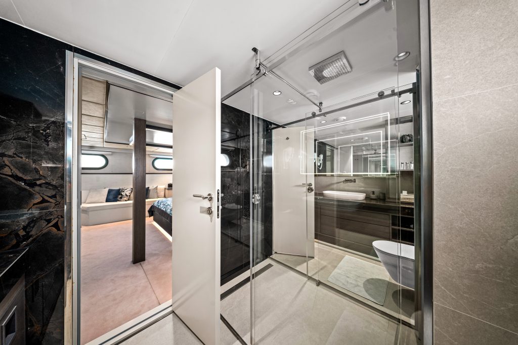 ANIMA MARIS VIP Stateroom en suite - Lower deck Bow