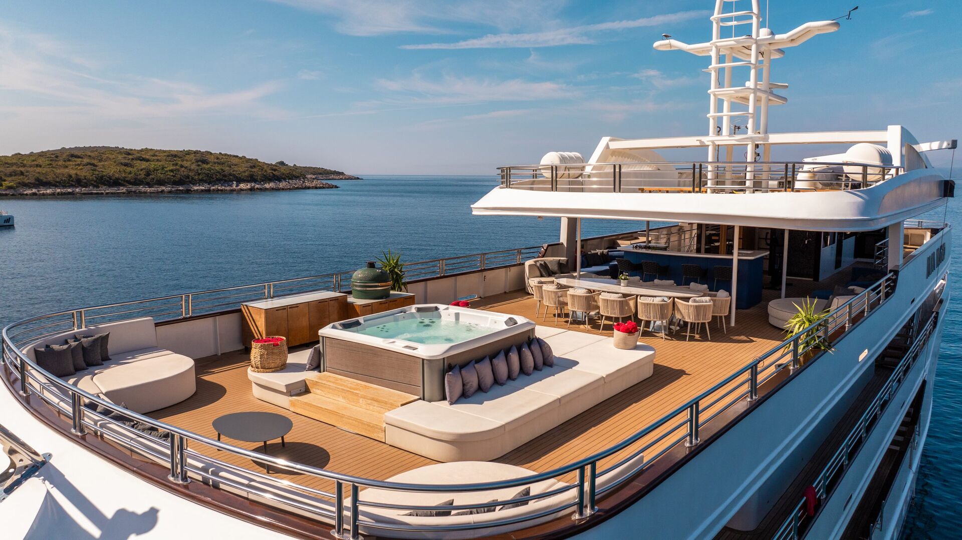 Yacht exterior image