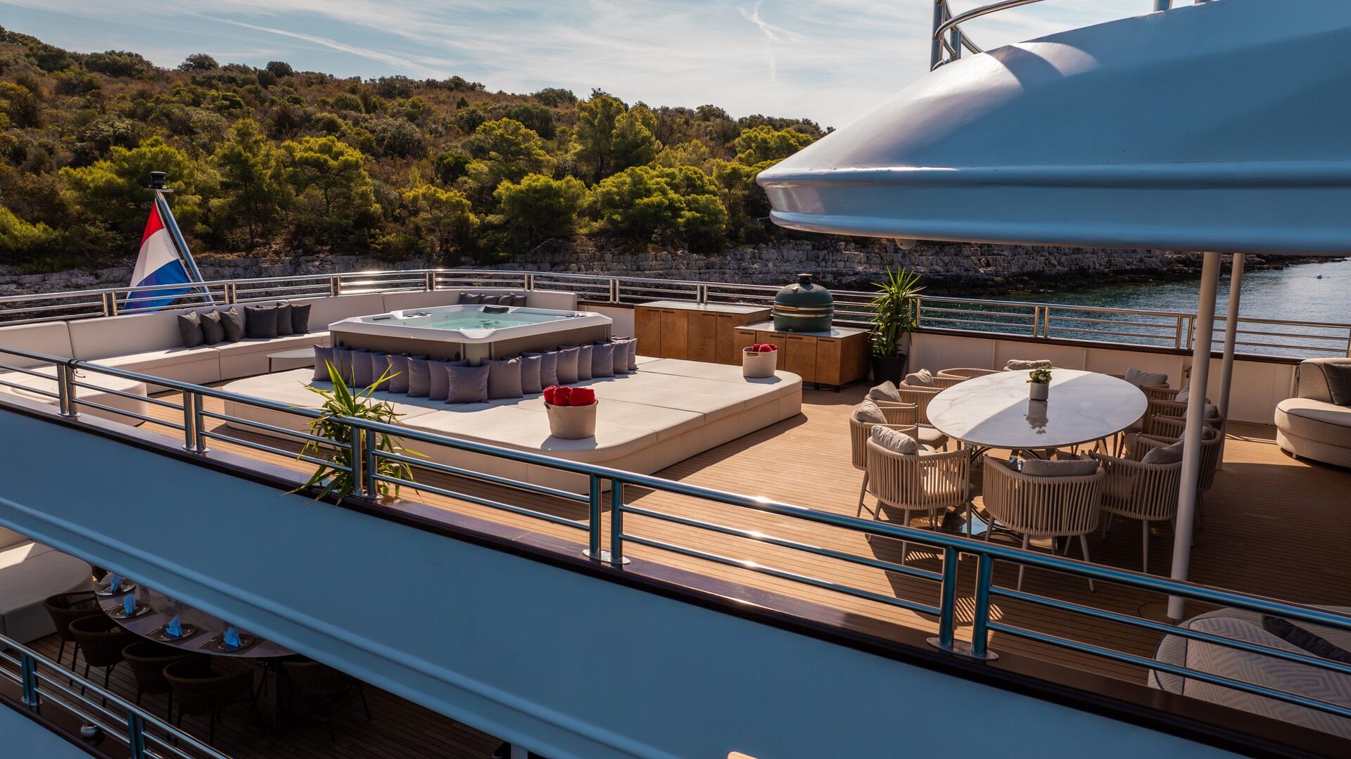 Yacht exterior image