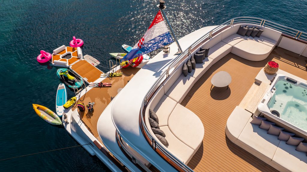 Yacht exterior image