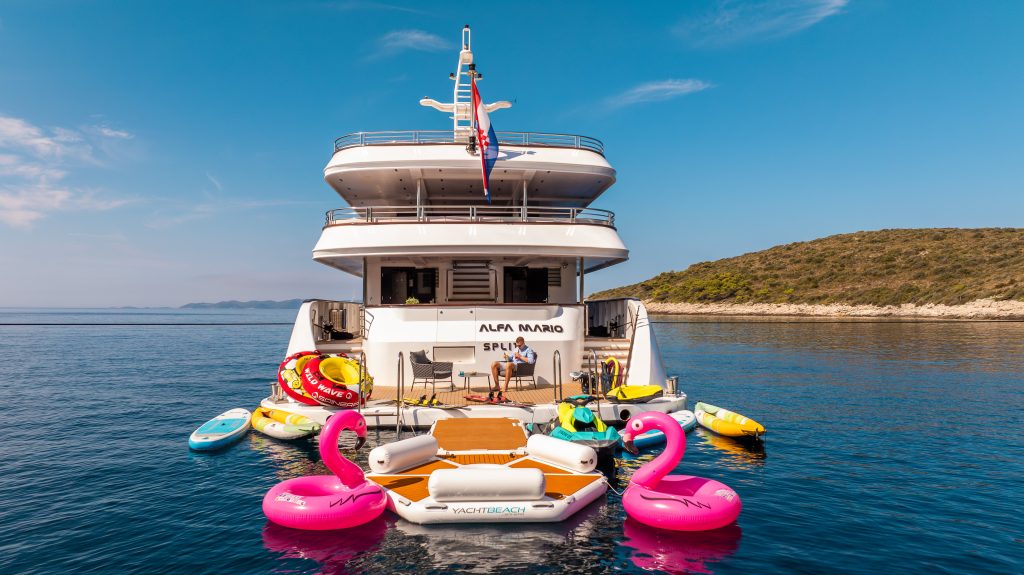 Yacht exterior image