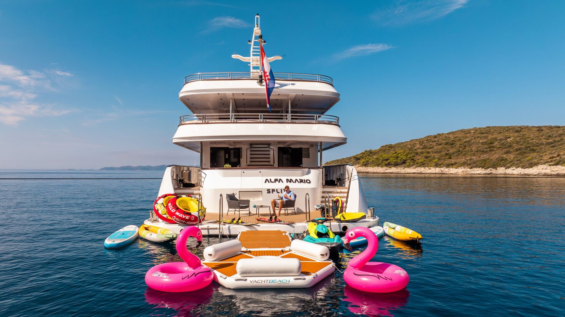 Yacht exterior image