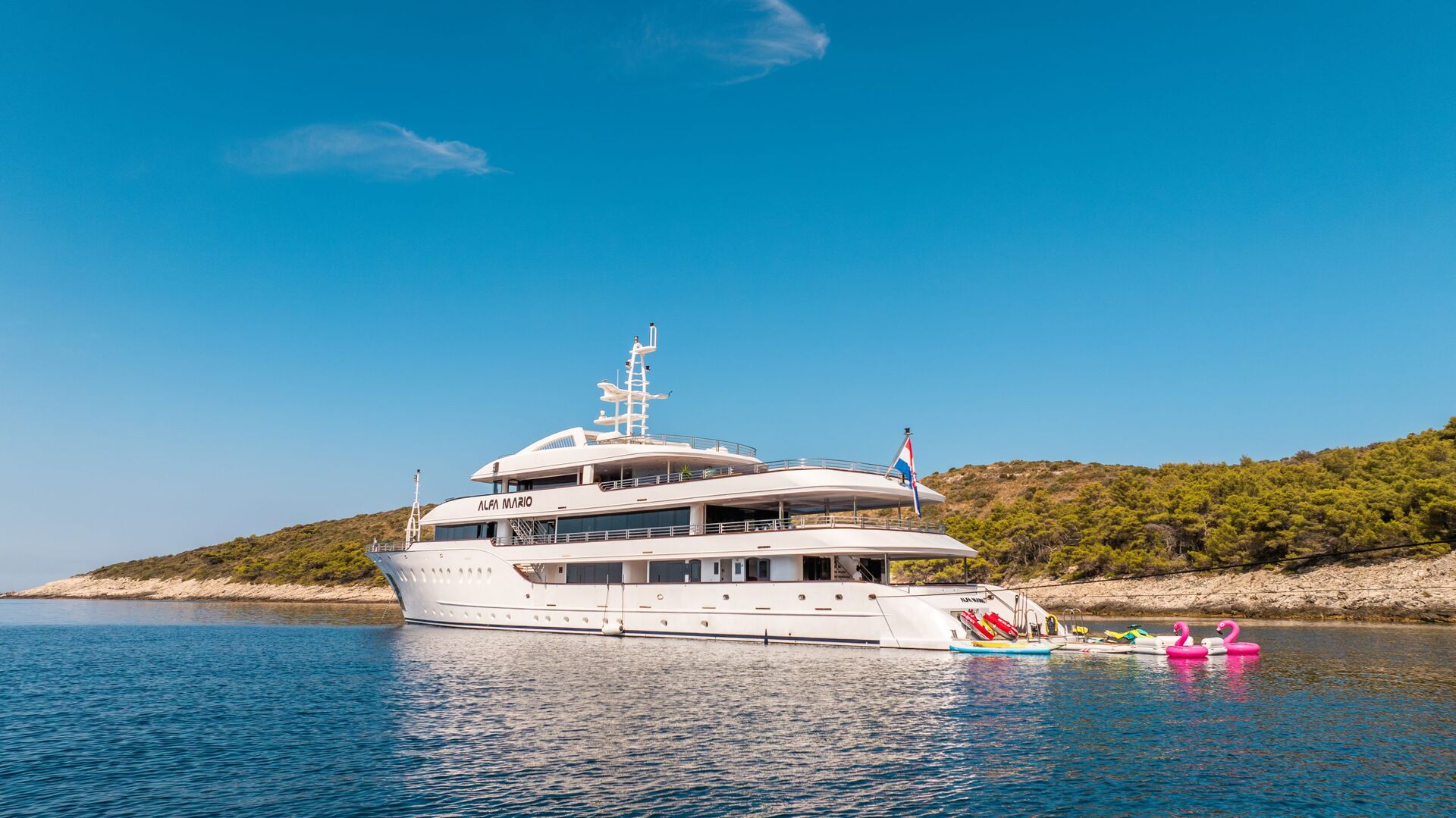 Yacht exterior image