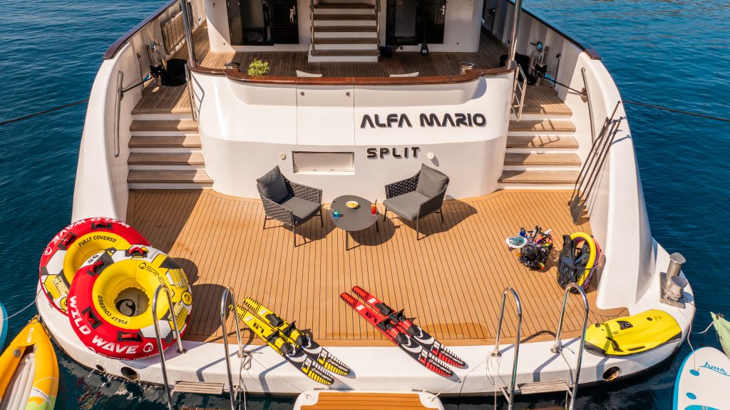 Yacht exterior image