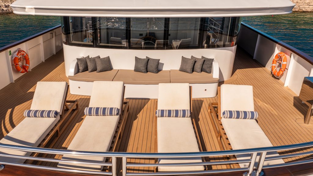 Yacht exterior image