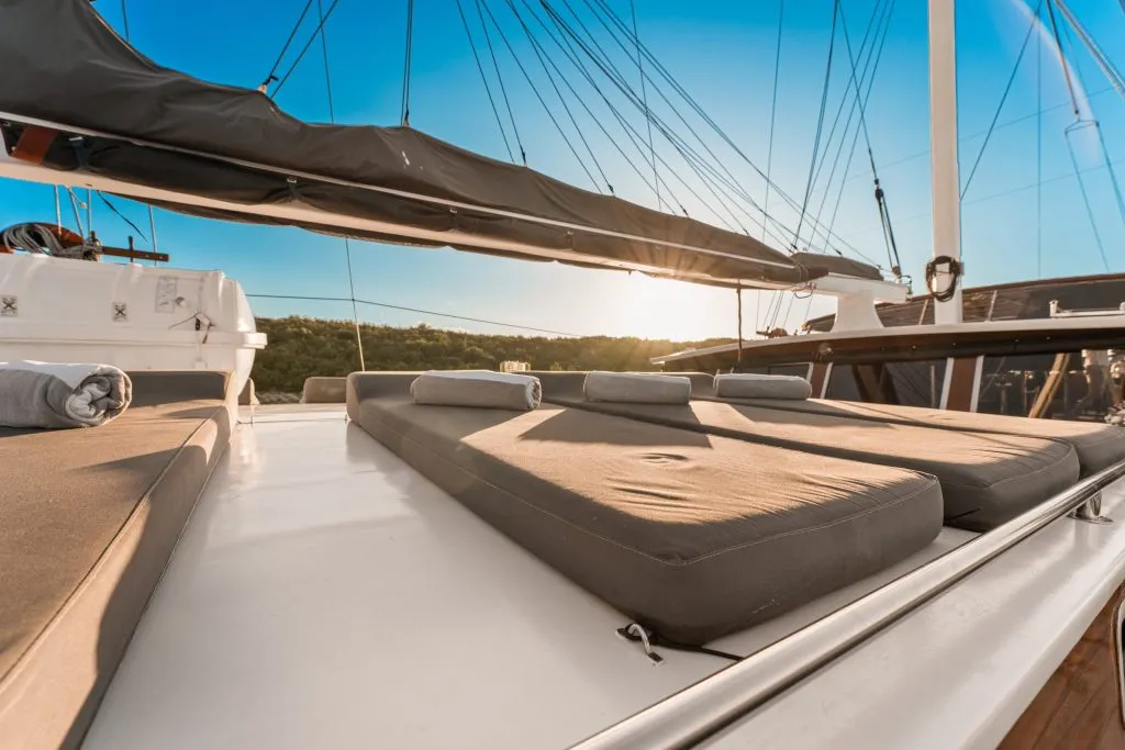 Yacht exterior image