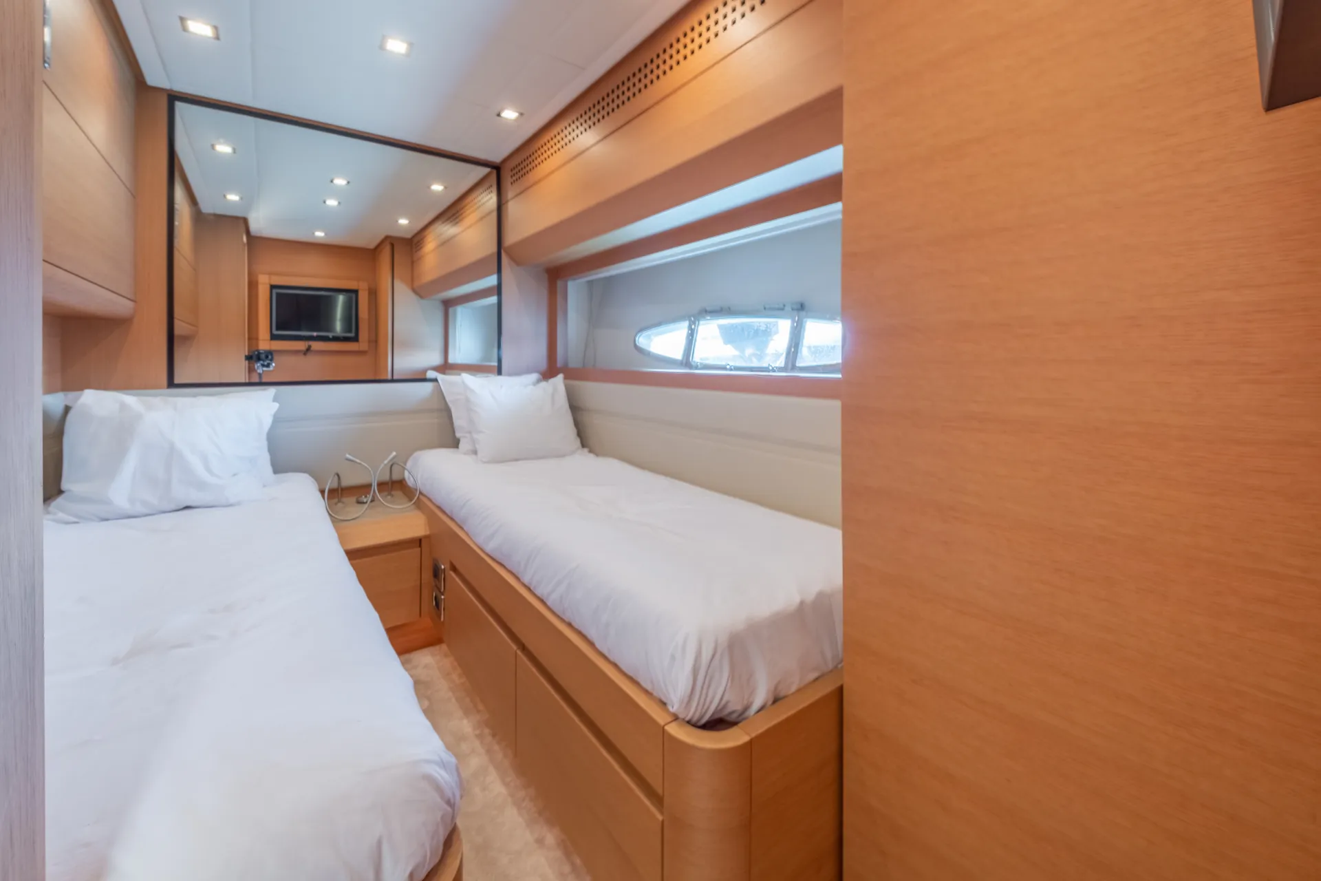 WAHOO Twin cabin