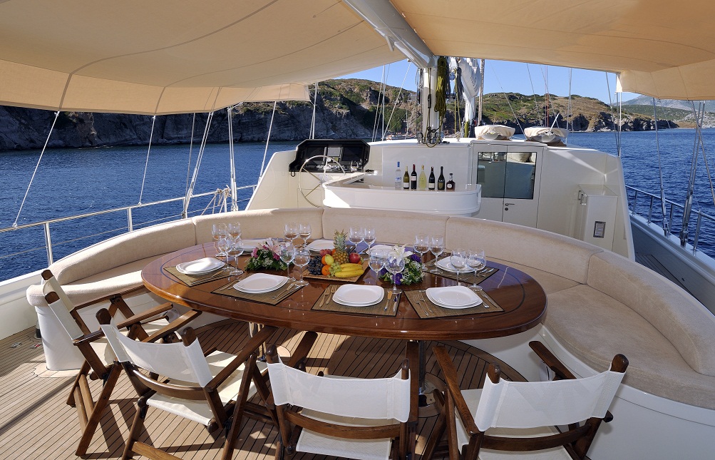 DOLCE MARE Aft deck