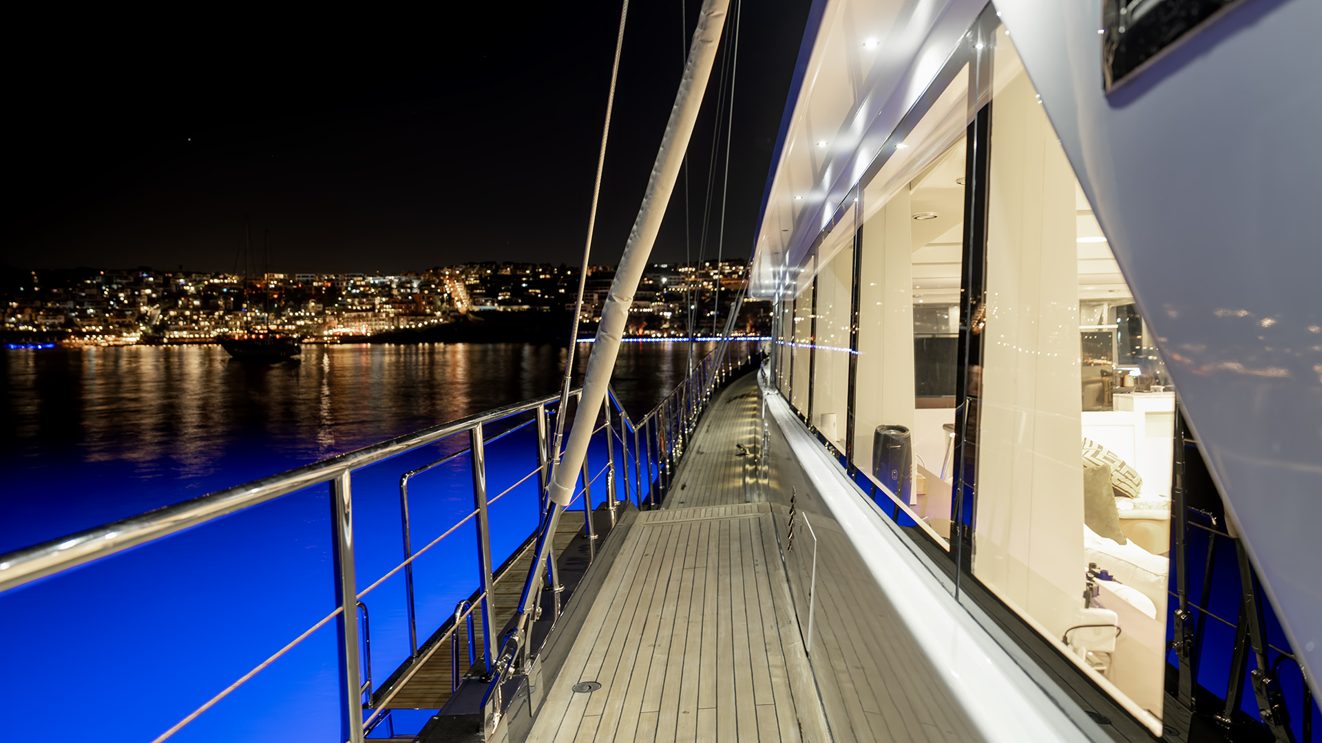 PERLA DEL MARE Side deck