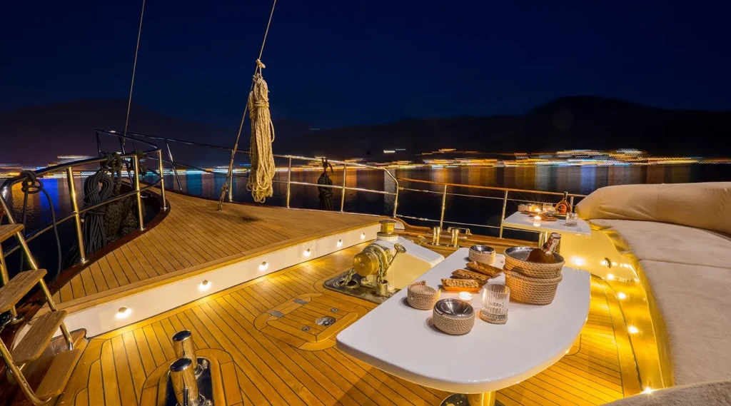 Yacht exterior image