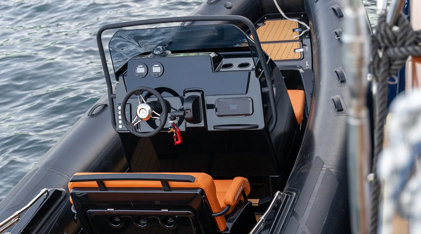 Yacht exterior image