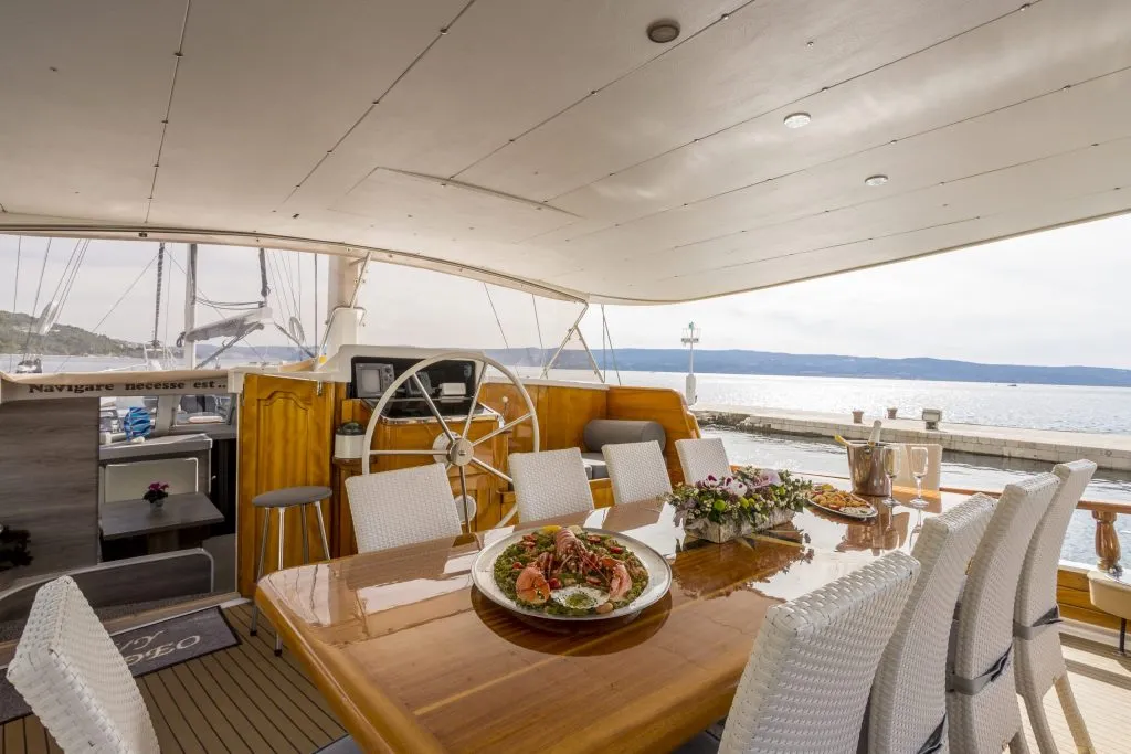 Yacht exterior image