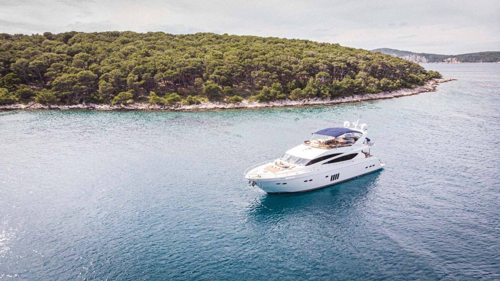 Yacht exterior image