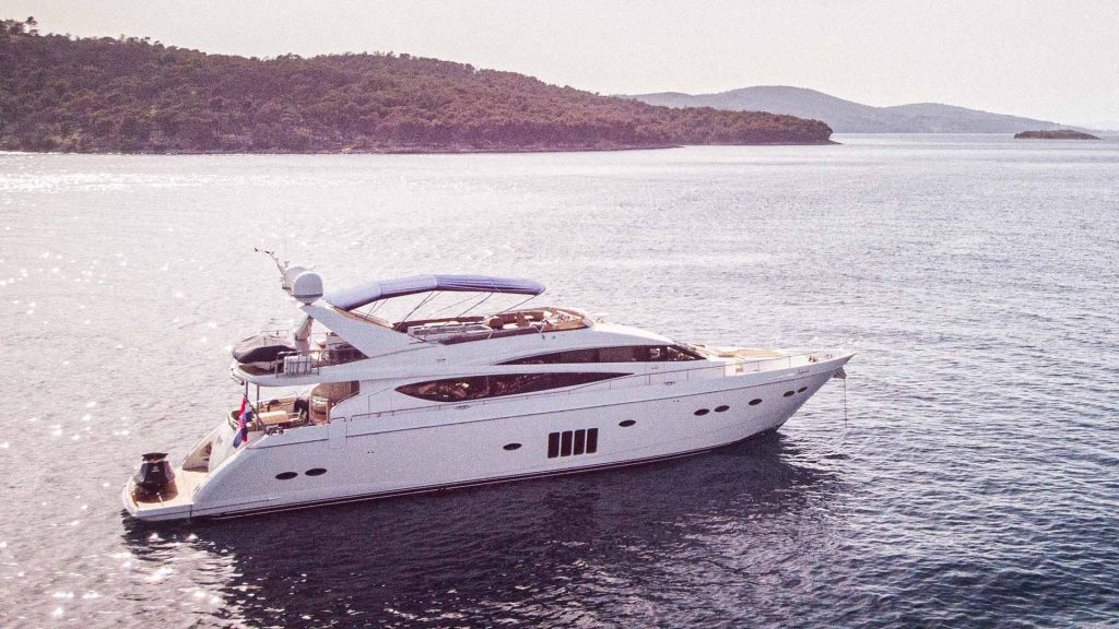 Yacht exterior image