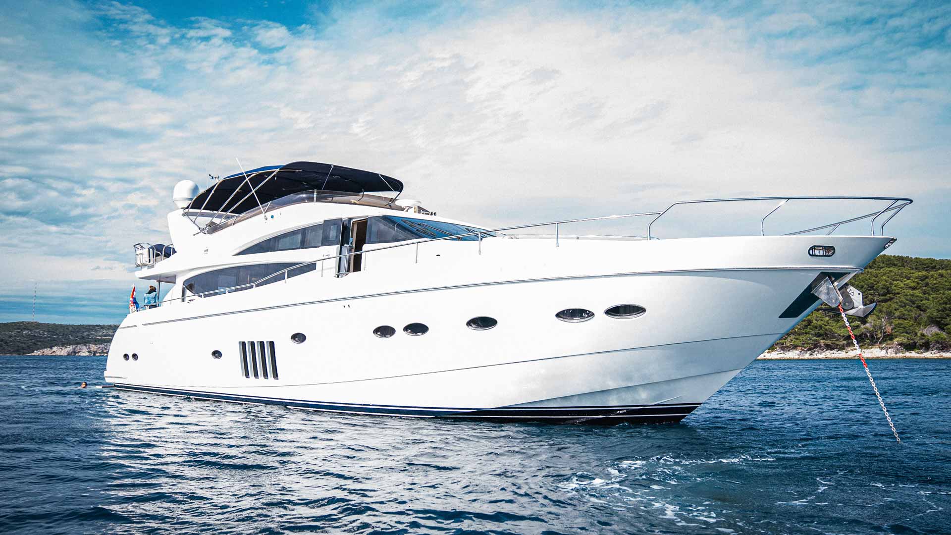 Yacht exterior image