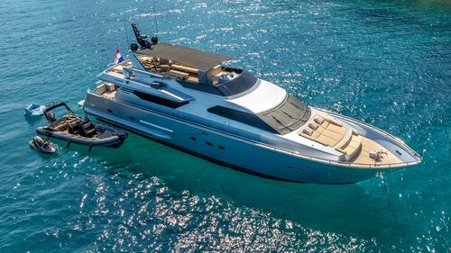 Yacht exterior image