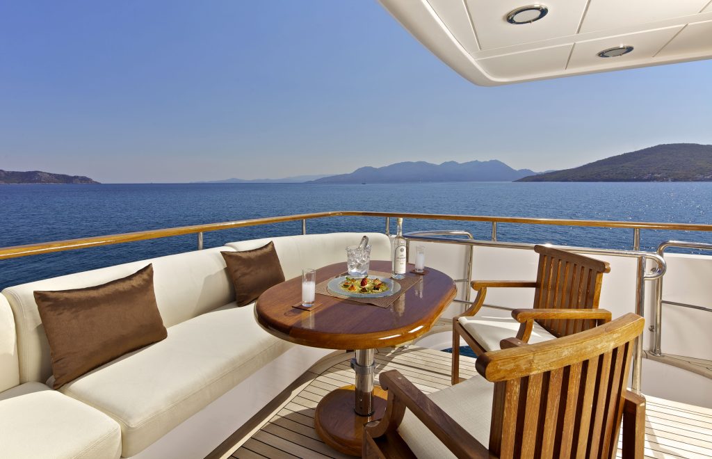 Yacht exterior image