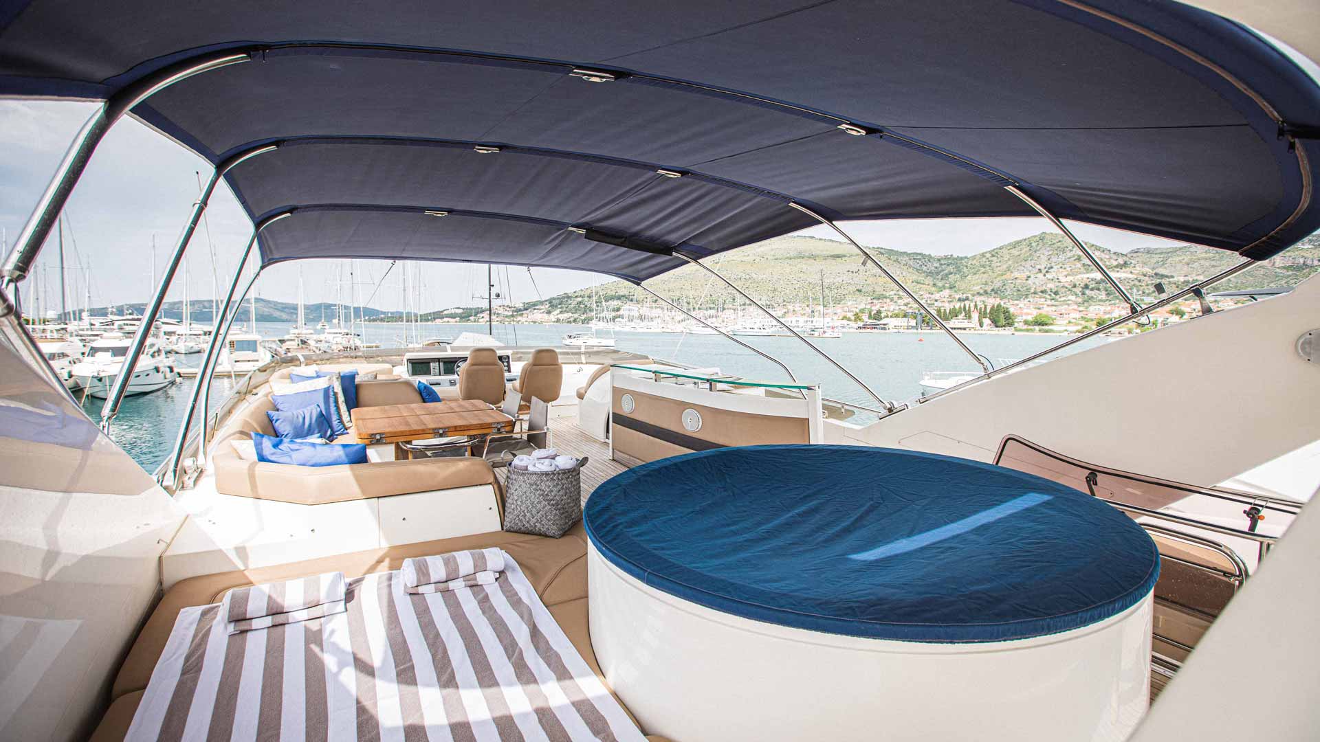 Yacht exterior image