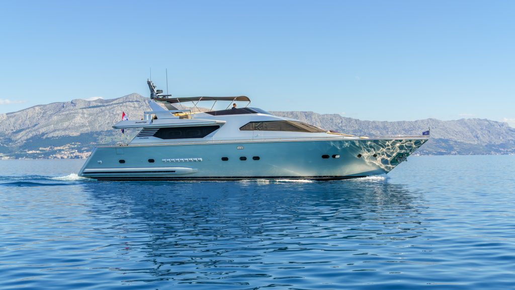 Yacht exterior image