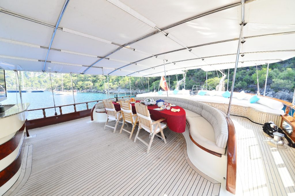 Yacht exterior image