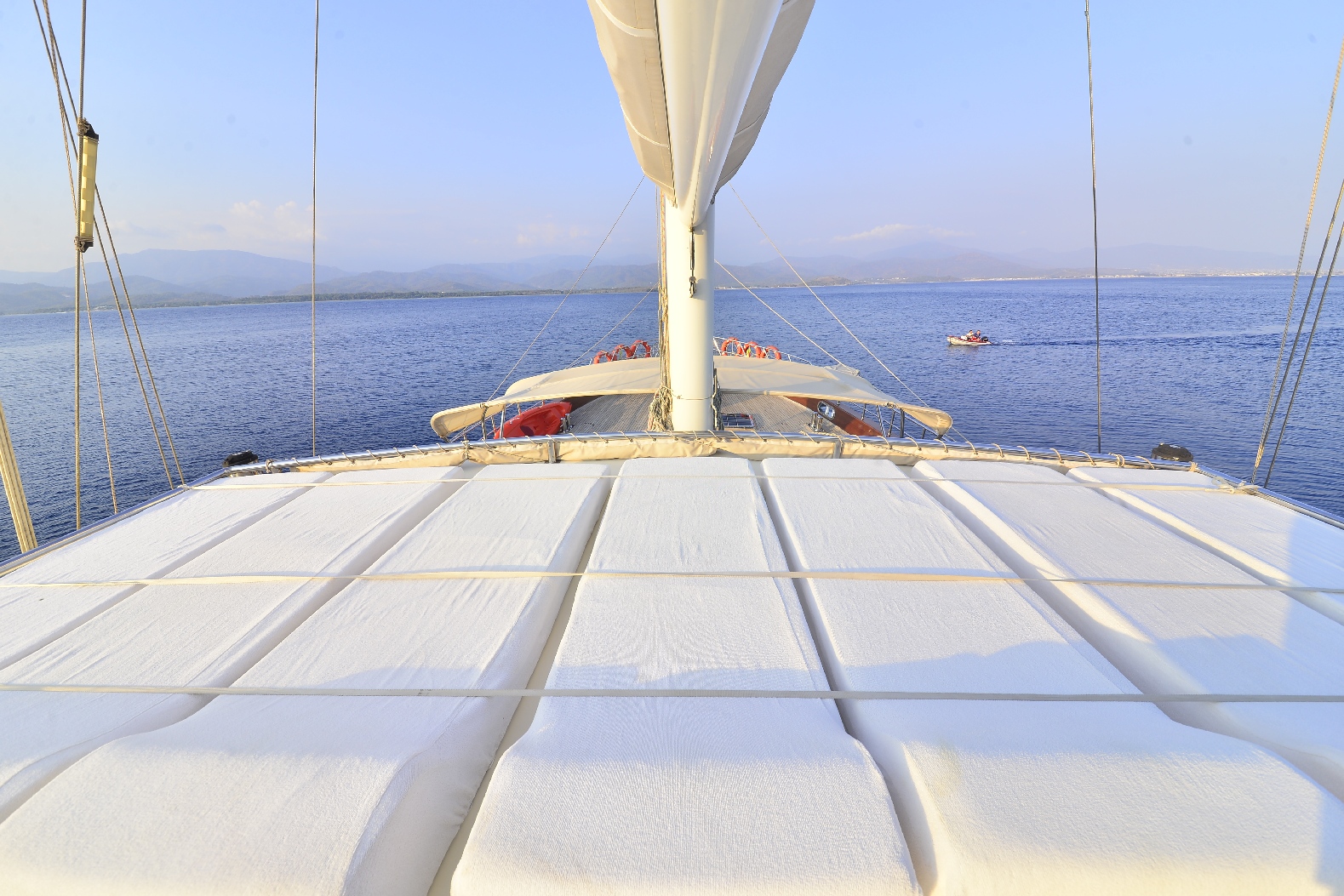 Yacht exterior image