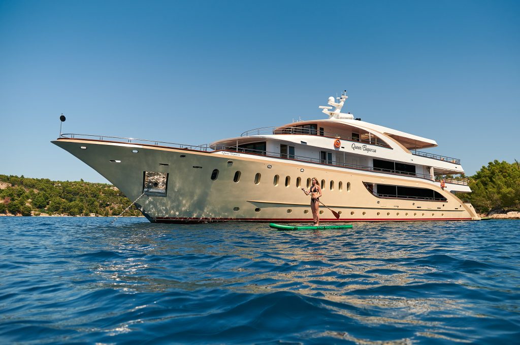 Yacht exterior image