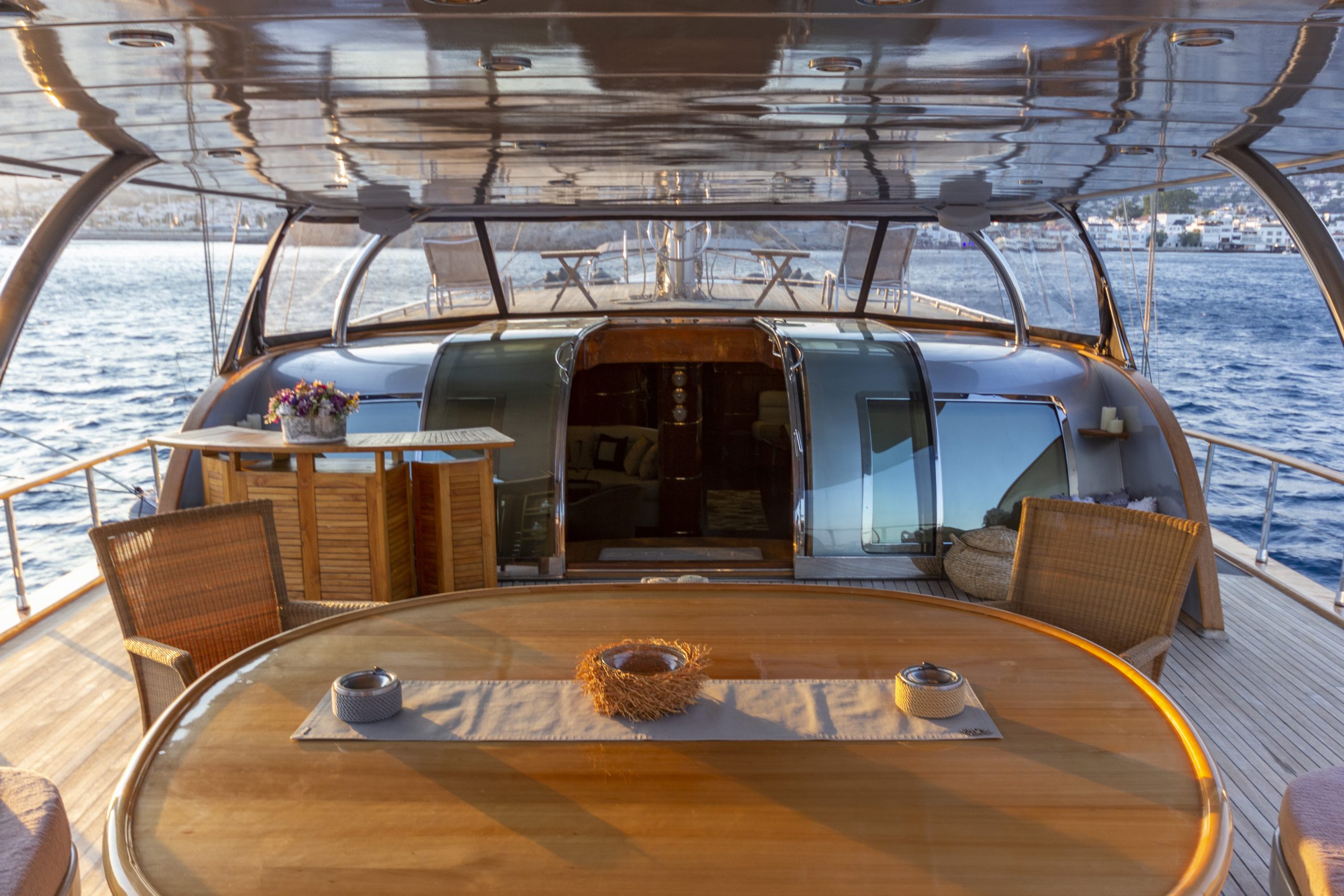 Yacht exterior image