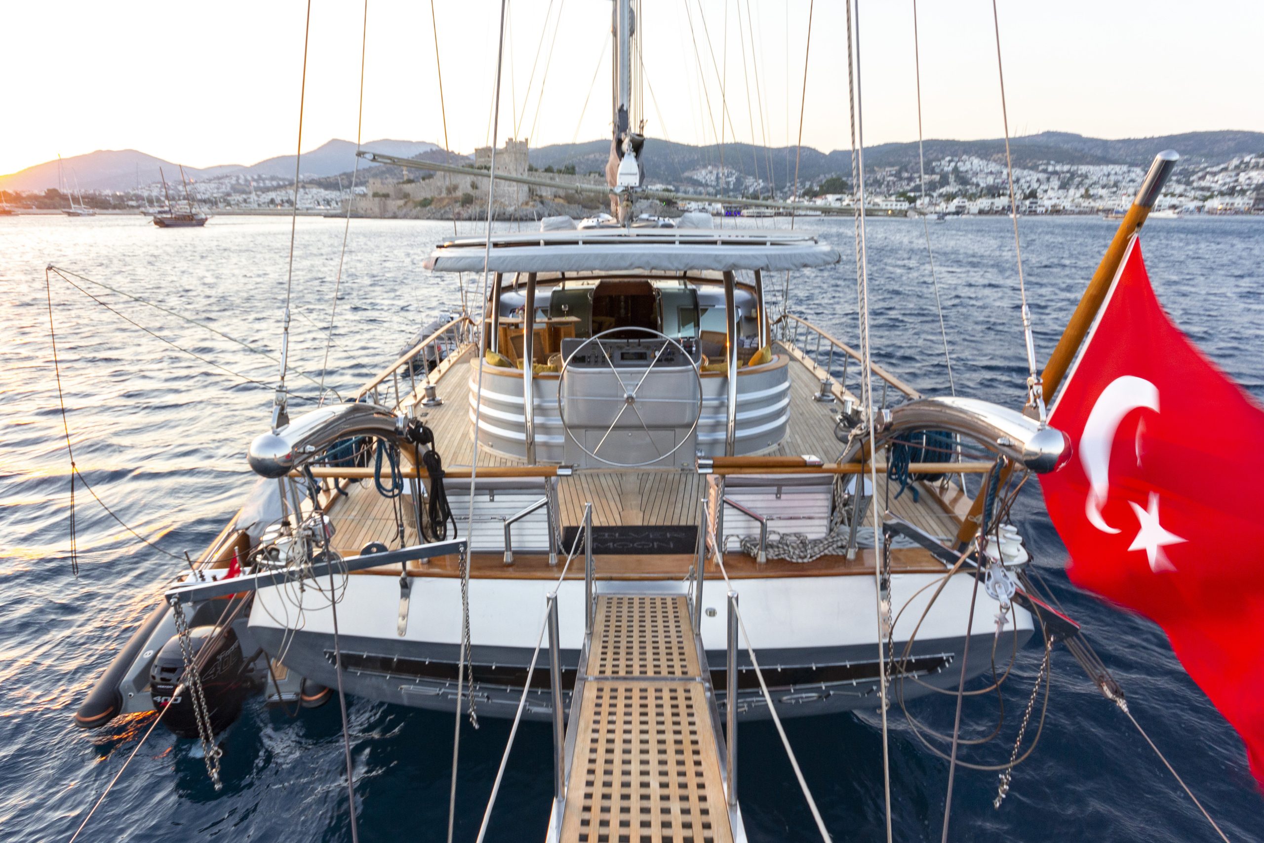 Yacht exterior image