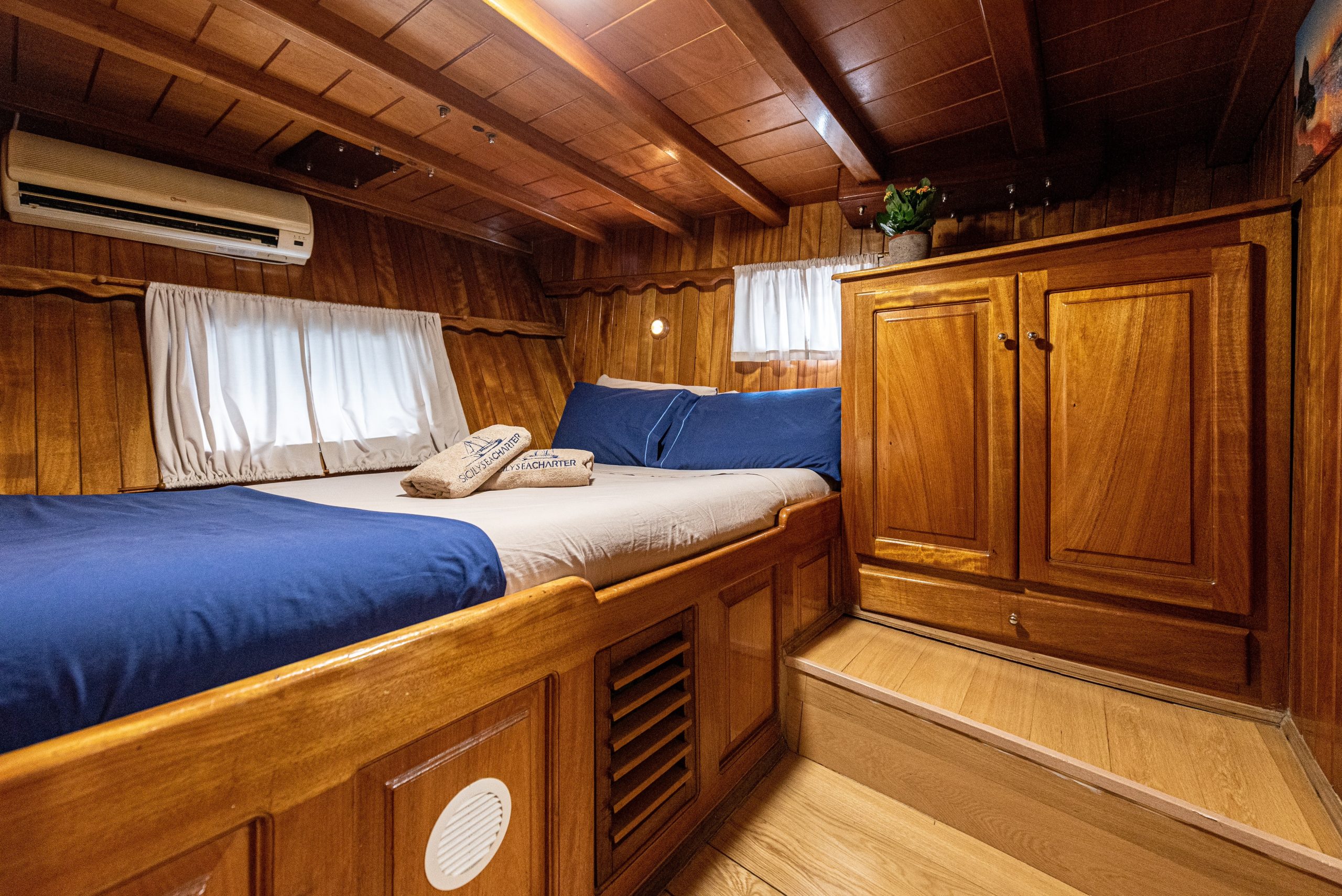 Yacht interior image