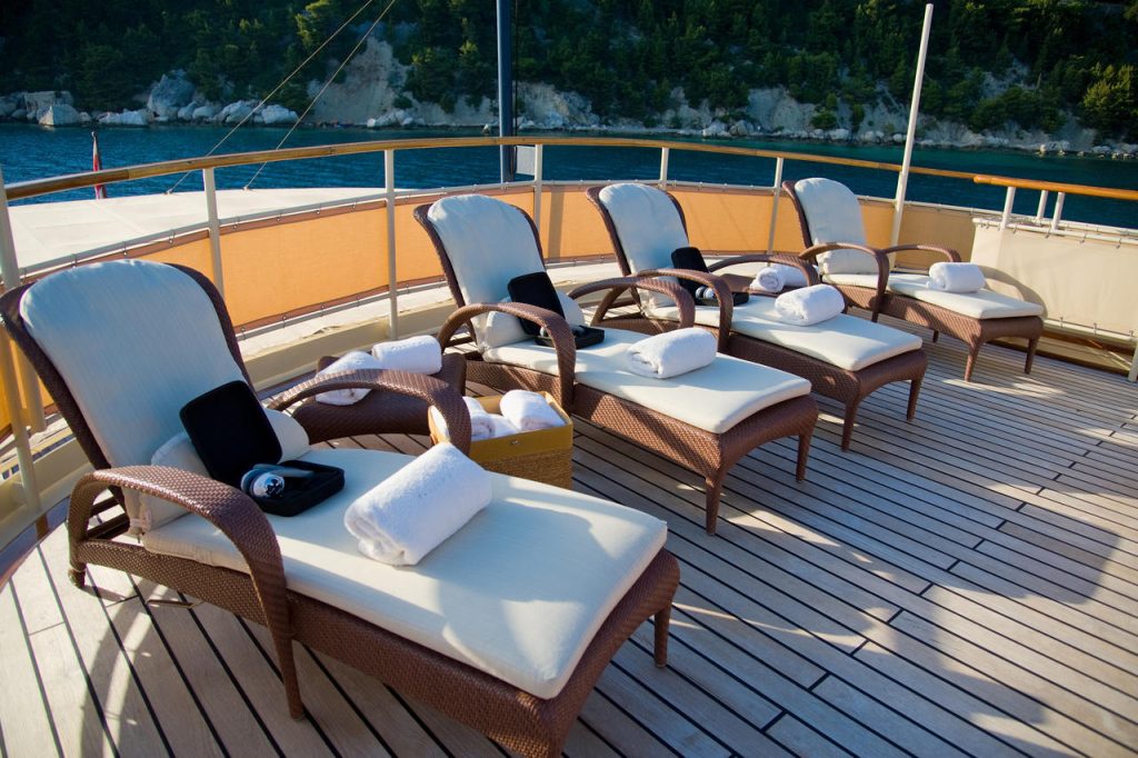 Yacht exterior image