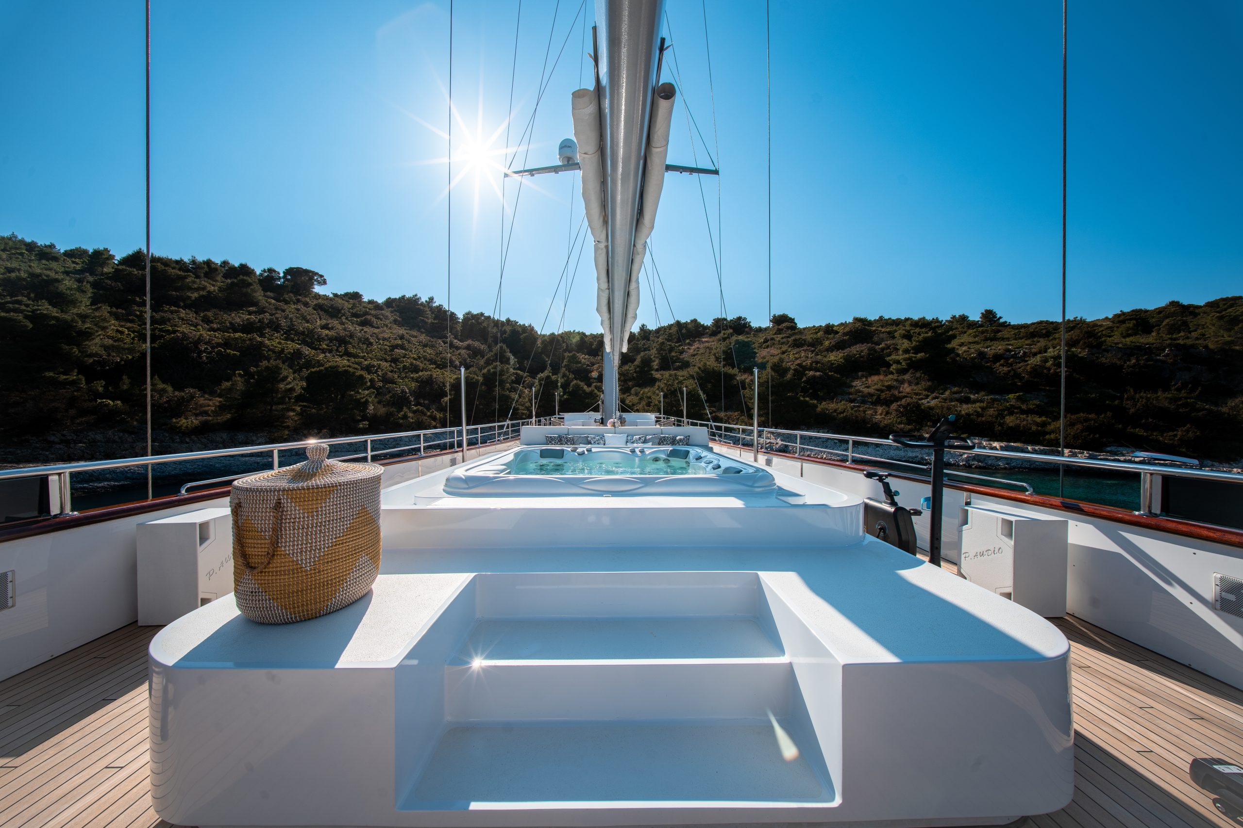 NOCTURNO Jacuzzi - Sun deck